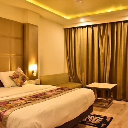 Hotel Deep Канпур Екстер'єр фото