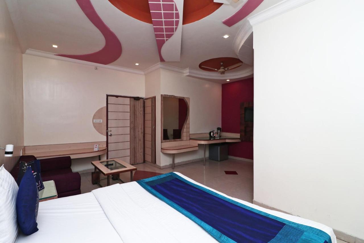 Hotel Deep Канпур Екстер'єр фото