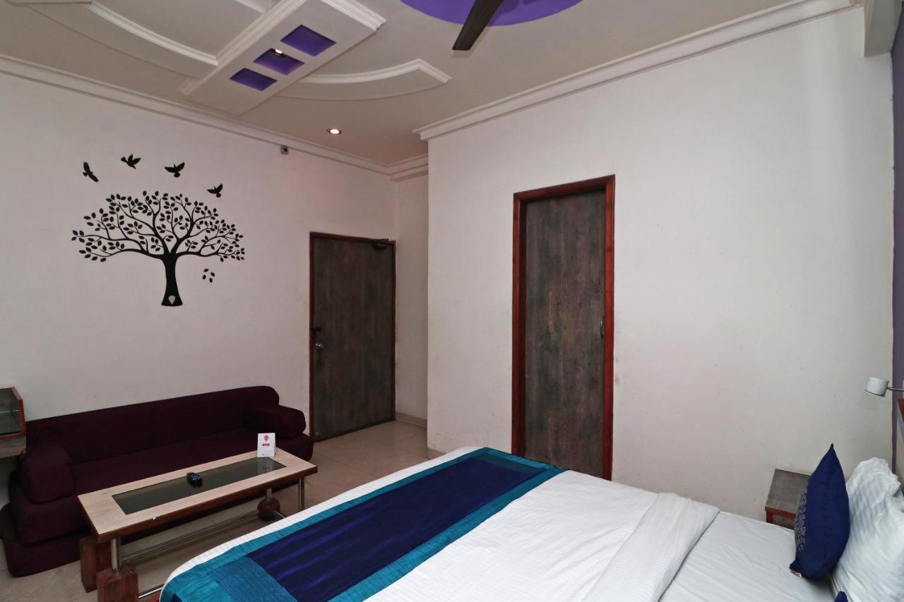 Hotel Deep Канпур Екстер'єр фото