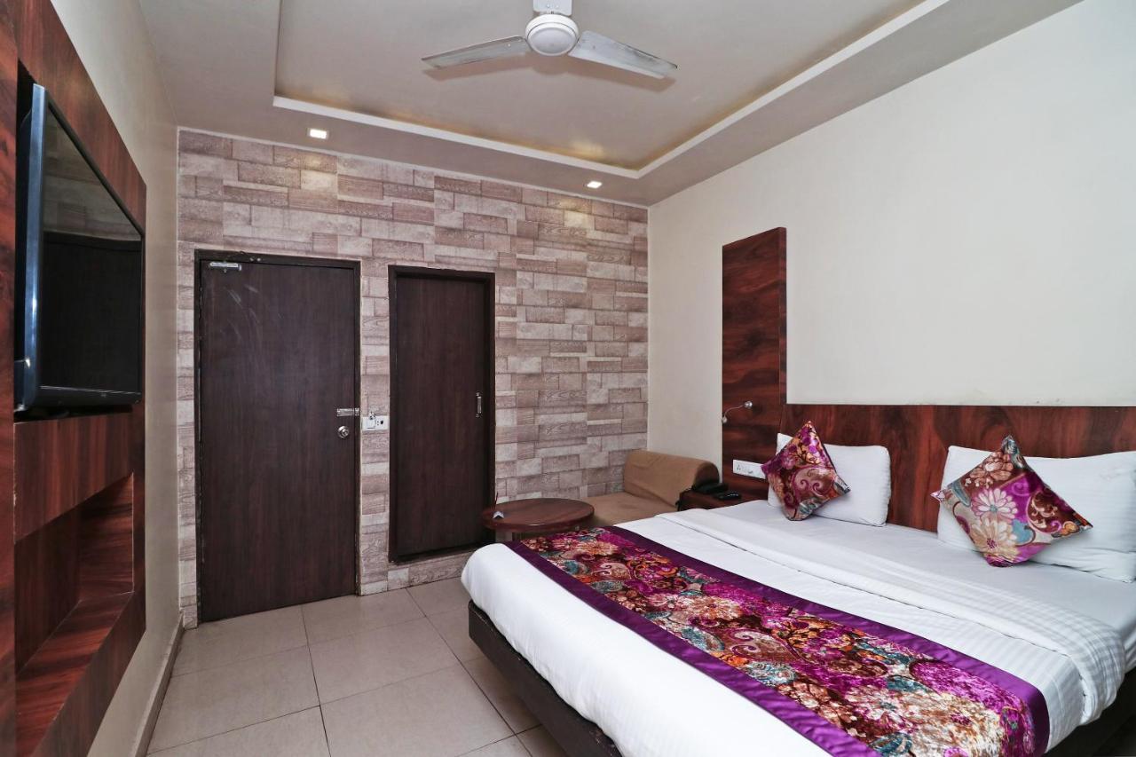 Hotel Deep Канпур Екстер'єр фото