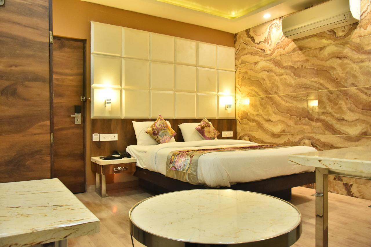 Hotel Deep Канпур Екстер'єр фото