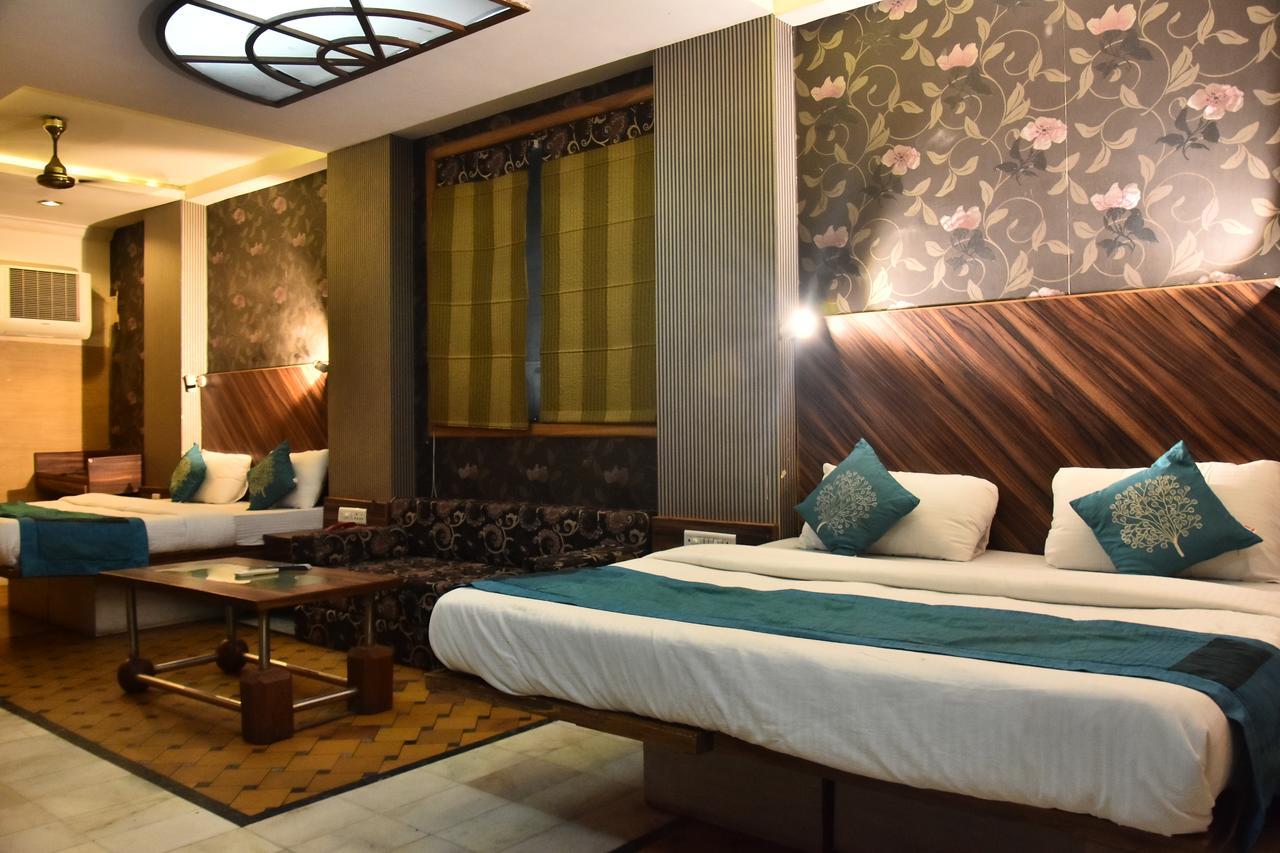 Hotel Deep Канпур Екстер'єр фото