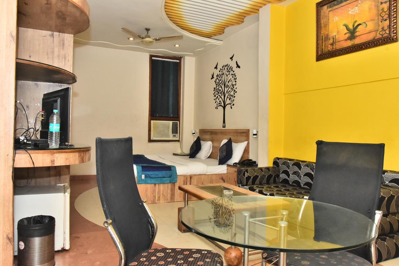 Hotel Deep Канпур Екстер'єр фото