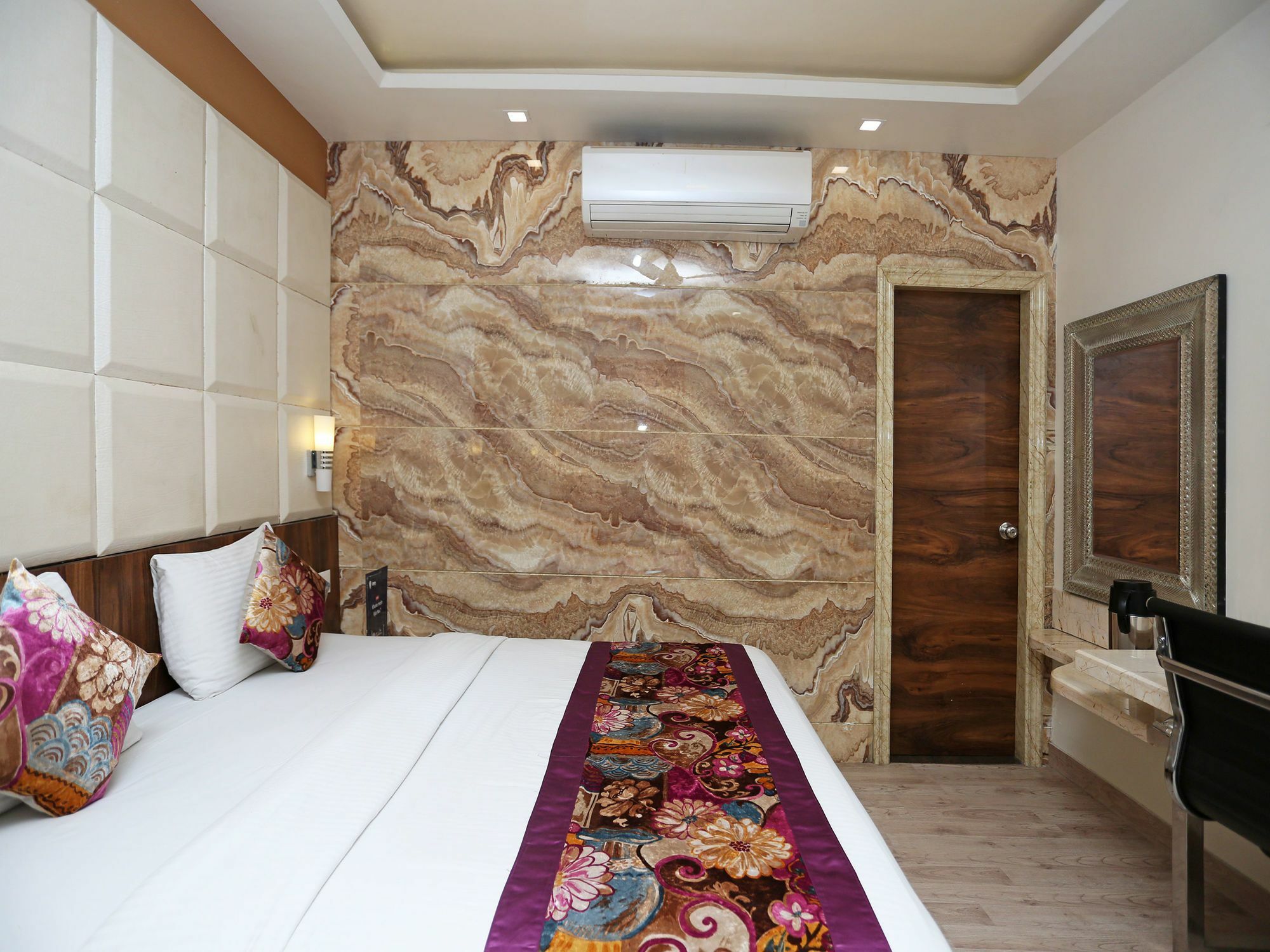Hotel Deep Канпур Екстер'єр фото