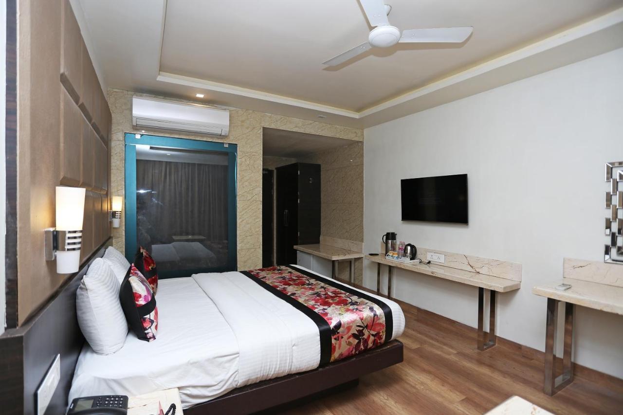 Hotel Deep Канпур Екстер'єр фото